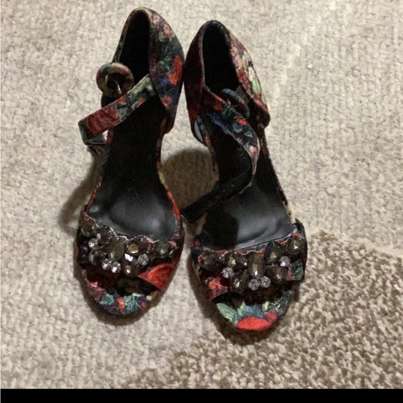 Shoes - Picture 2 of 2